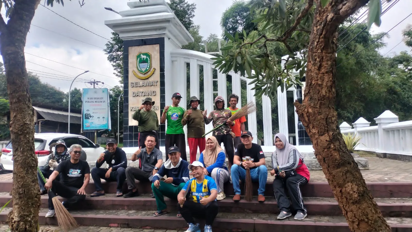 Di Breanding Tugu Perbatasan Kuningan-Cirebon Wilayah Cilimus Sambut Kedatangan Pemudik