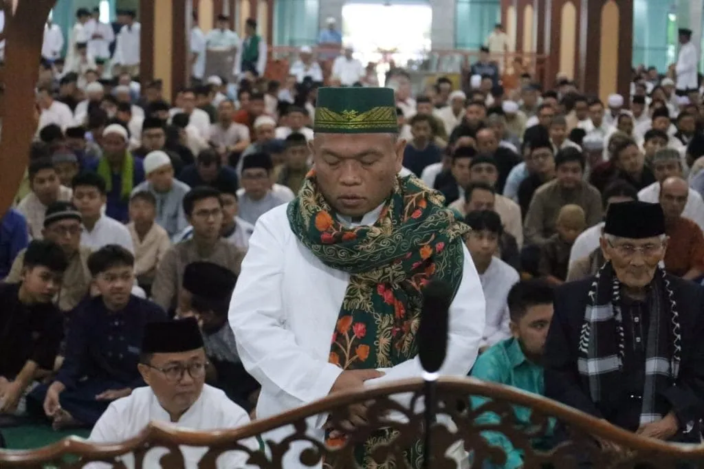 Usai Solat Ied Bupati dan Wakil Bupati Bersilaturahmi Dengan Masyarakat