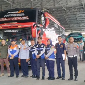 Pastikan Jelang Lebaran Aman Petugas Gabungan Periksa Kendaraan dan Awak Bus