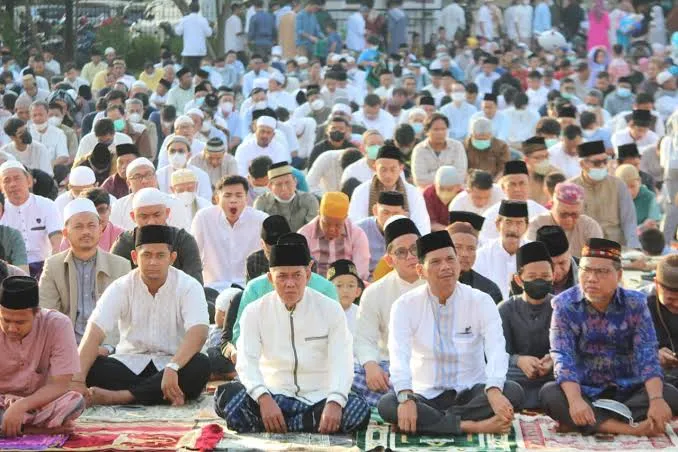 Ribuan Warga Desa Purwasari – Kuningan Sholat Idul Fitri dengan Khidmat