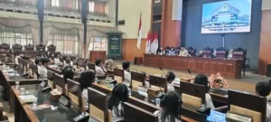 Waduh ! Ratusan Siswa SMP Duduki Gedung DPRD Kuningan