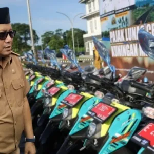 Bappenda Kuningan Serahkan 25 Unit Speda Motor Dan 101 Kadeudeuh