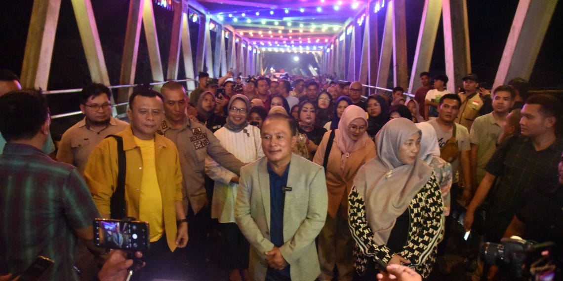 Terkait Jembatan Yang Dihias Lampu Tematik Bupati Berikan Apresiasi Kepada Bank Kuningan