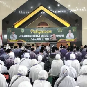 Khidmat dan Penuh Haru 438 Calon Haji Kloter 9 Kuningan Resmi Dilepas