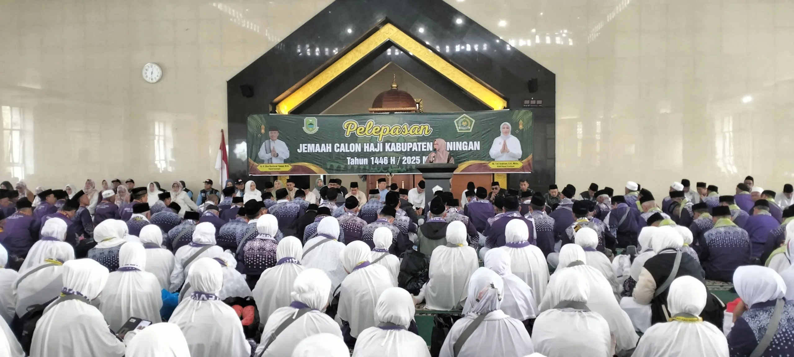 Khidmat dan Penuh Haru 438 Calon Haji Kloter 9 Kuningan Resmi Dilepas
