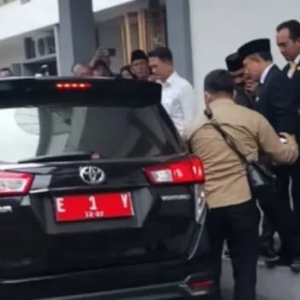 Sakitnya Pemimpin di Sidang Paripurna DPRD Kuningan: Simbol Batin atau Sekadar Lelah?”