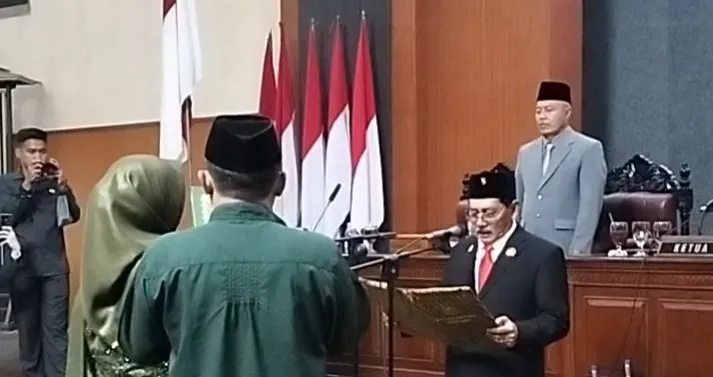 Rapat Paripurna DPRD Kuningan Resmikan Hj. Titi Huryasih Gantikan Rudi Idam Malik