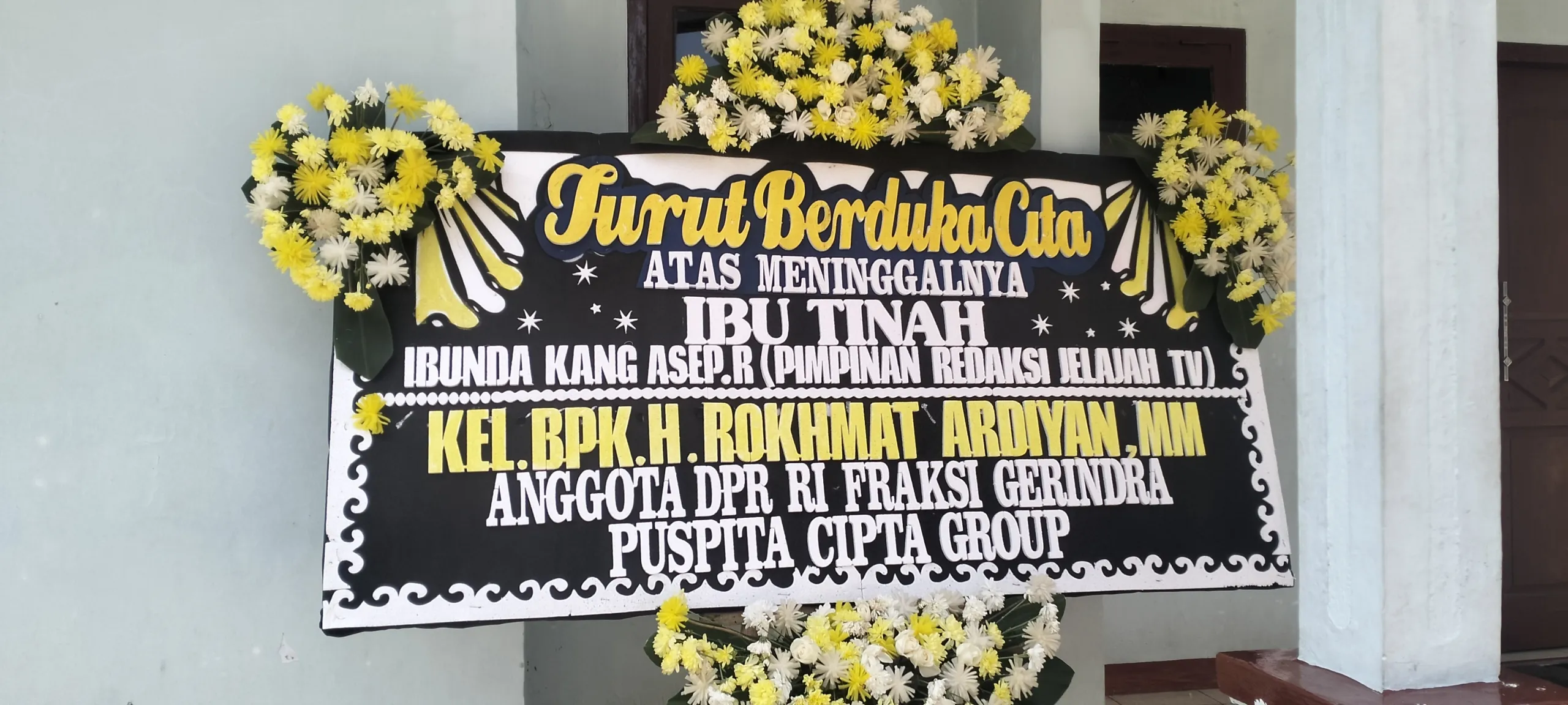 Bela Sungkawa Penuh Empati, Tim HRA Kunjungi Rumah Duka Pimpinan Redaksi JelajahTV