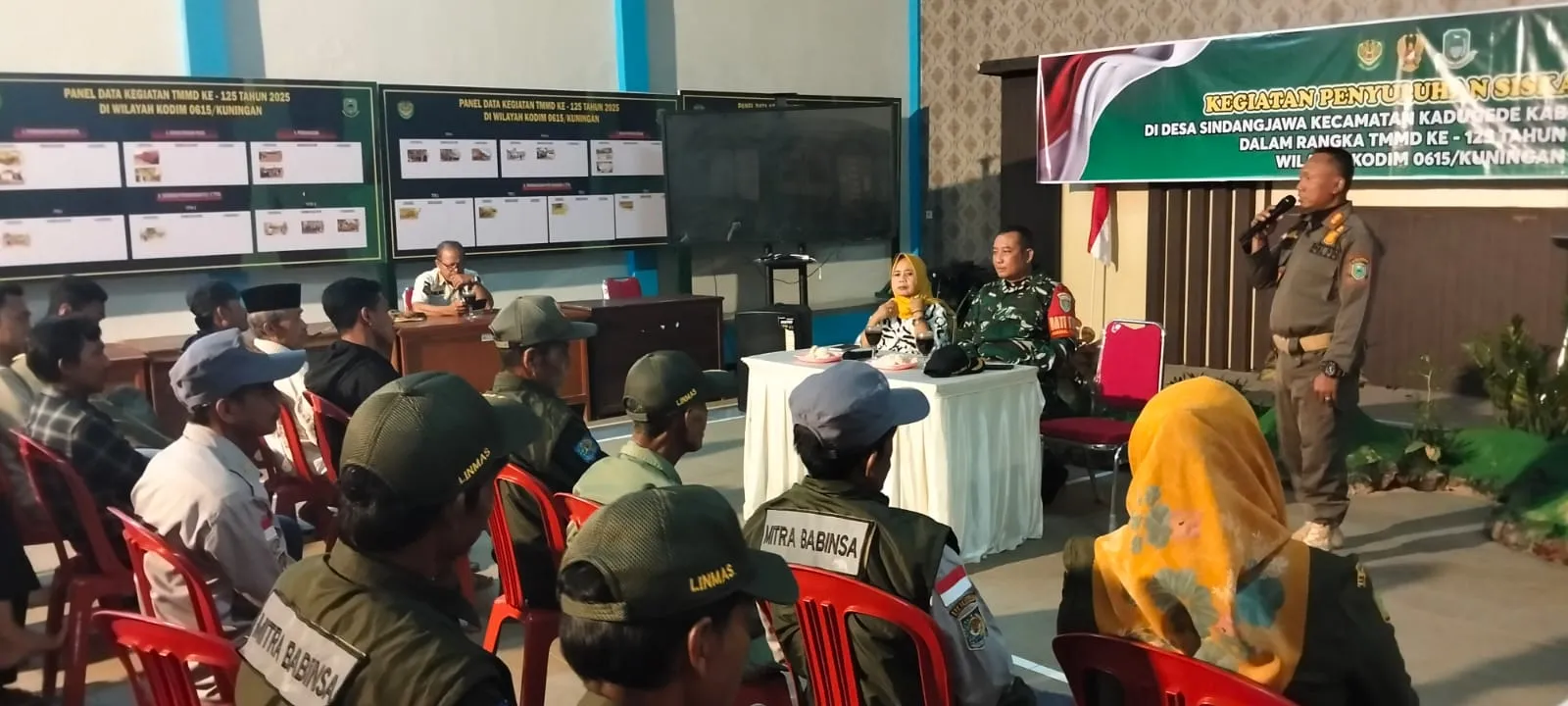 TMMD 125 Kodim Kuningan Gelar Penyuluhan Siskamling di Sindangjawa: Linmas Garda Terdepan Keamanan Warga