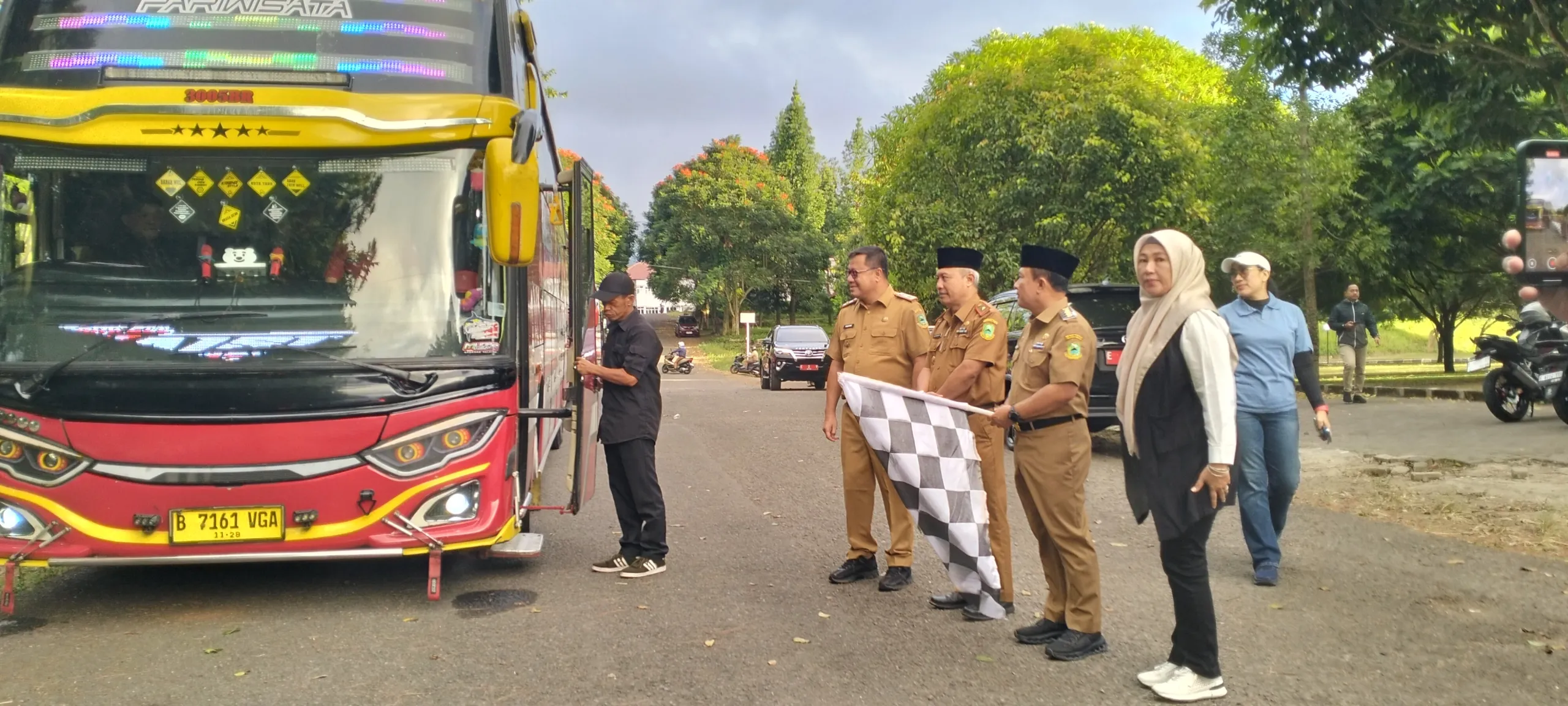 Bupati Kuningan Lepas Ratusan Pencaker Menuju Mabes Polri dan Jateng, Sinergi Lapangan Kerja Terbuka Lewat Job Fair