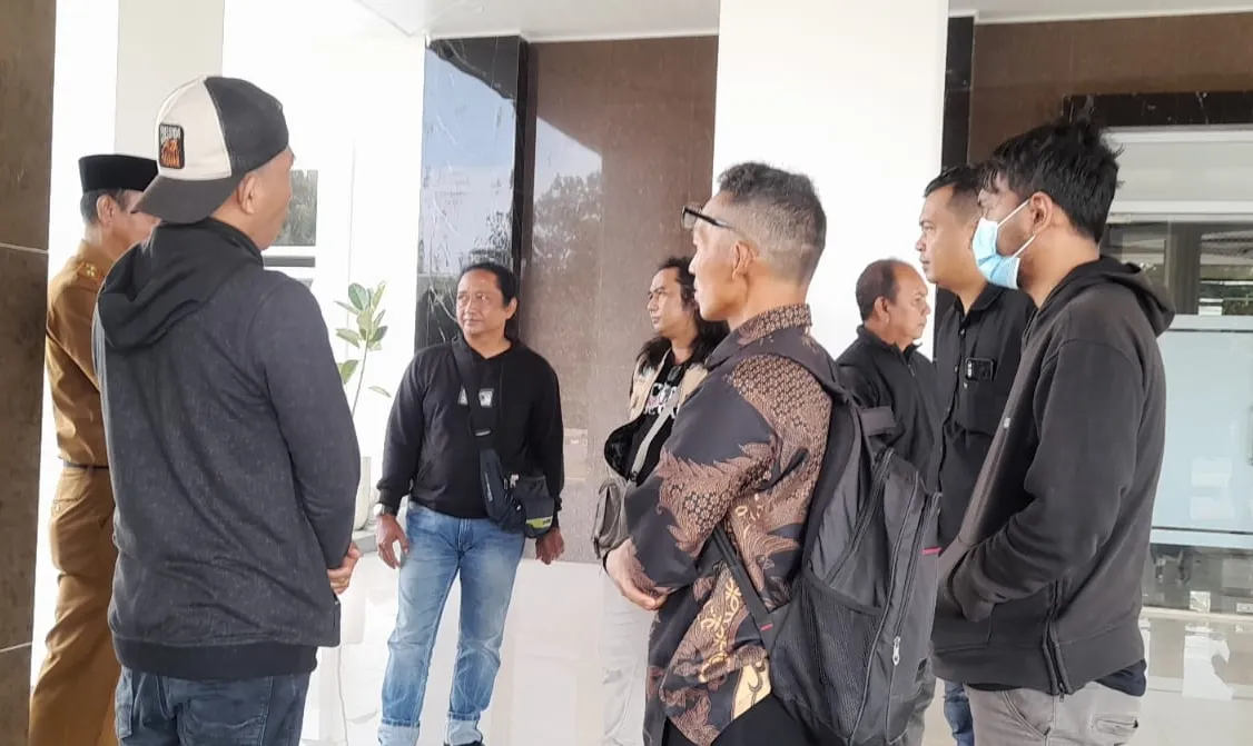 Warga Bergerak! Jalan Desa Babakan Reuma Sepanjang 1 Km Akan Diperbaiki Bersama Tim Relawan
