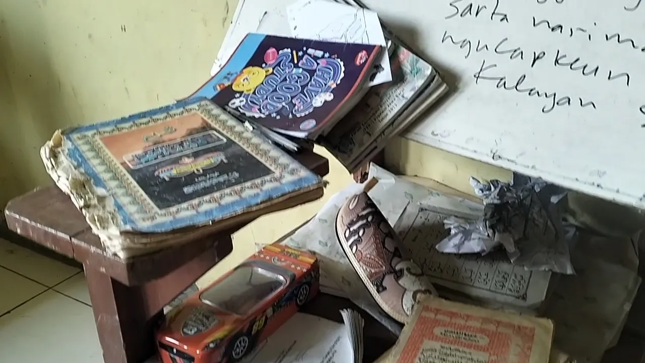 Madrasah Nyaris Terlupakan: Saat Guru Ngaji Mengajar Tanpa Upah, Anak-anak Belajar di Bangunan Bocor”