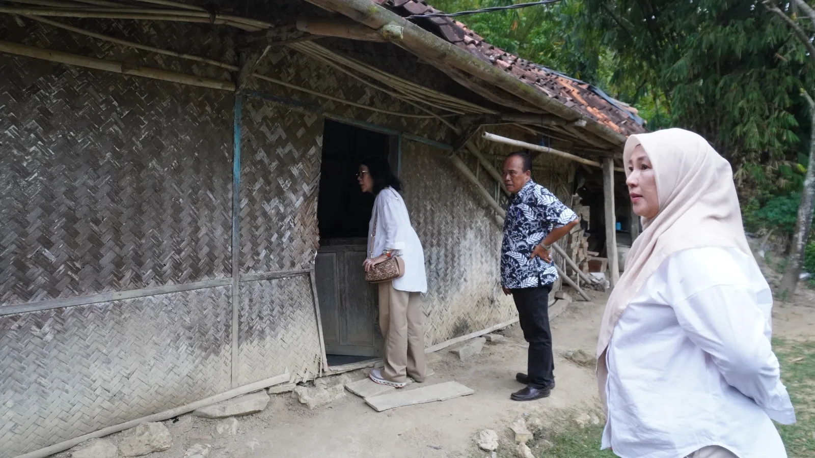 Wakil Bupati Saat Melihat Rutilahu