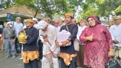 Ibu Kepala Desa Babakan Mulya Sa