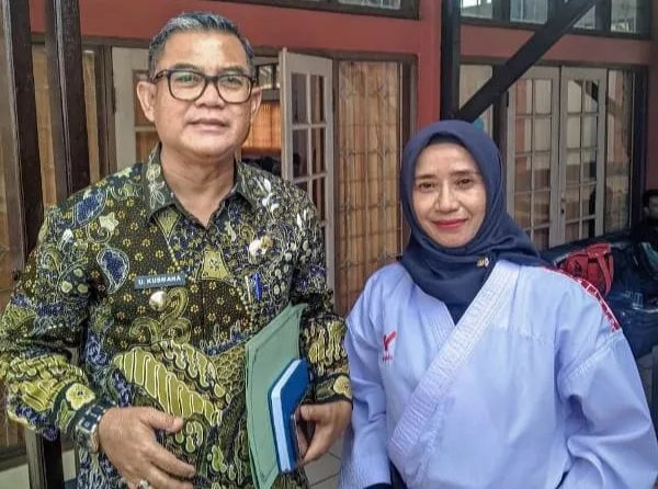 Kadisdik Kuningan Berama Heni E.silastri