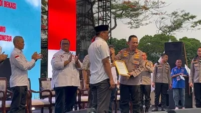 Kapolri Saat Menerima Poin Deklarasi Kebangsaan