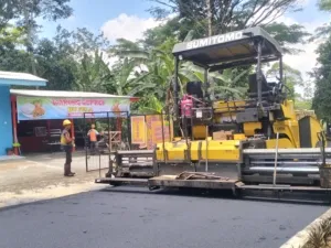 Prosesi Pengaspalan Jalur Ir.sokerano 400x225 1