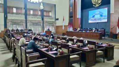 Sidang Raperda Di Dprd Kuningan