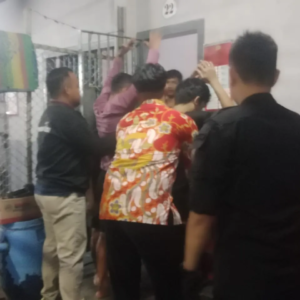 Tim Tengah Melakukan Razia