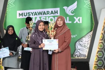 Wabub Tuti Andriani Sh.mkn Berikan Sertifikat