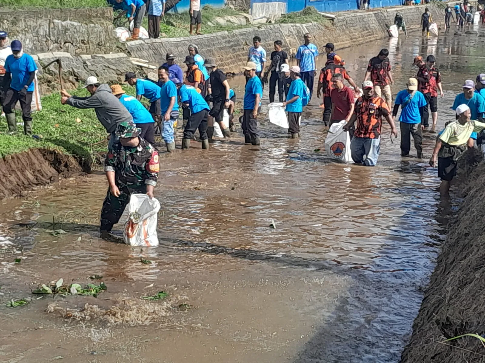 Bersih Bersih Sungai Di Ancaran