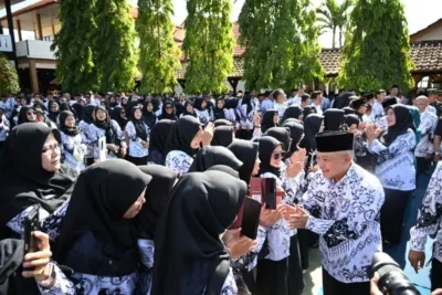 Bupati Kuningan Bersama Para Guru