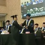 Erna Suherna Bang Suhe Saat Di Wisuda