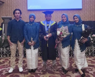 Erna Suherna Sh Se Bersama Kelaurga