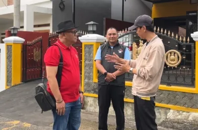 Kacab Bank Kuningan Saat Dialog Dengan Kades