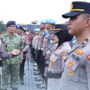Kapolri Saat Melaksanakan Apel Siaga