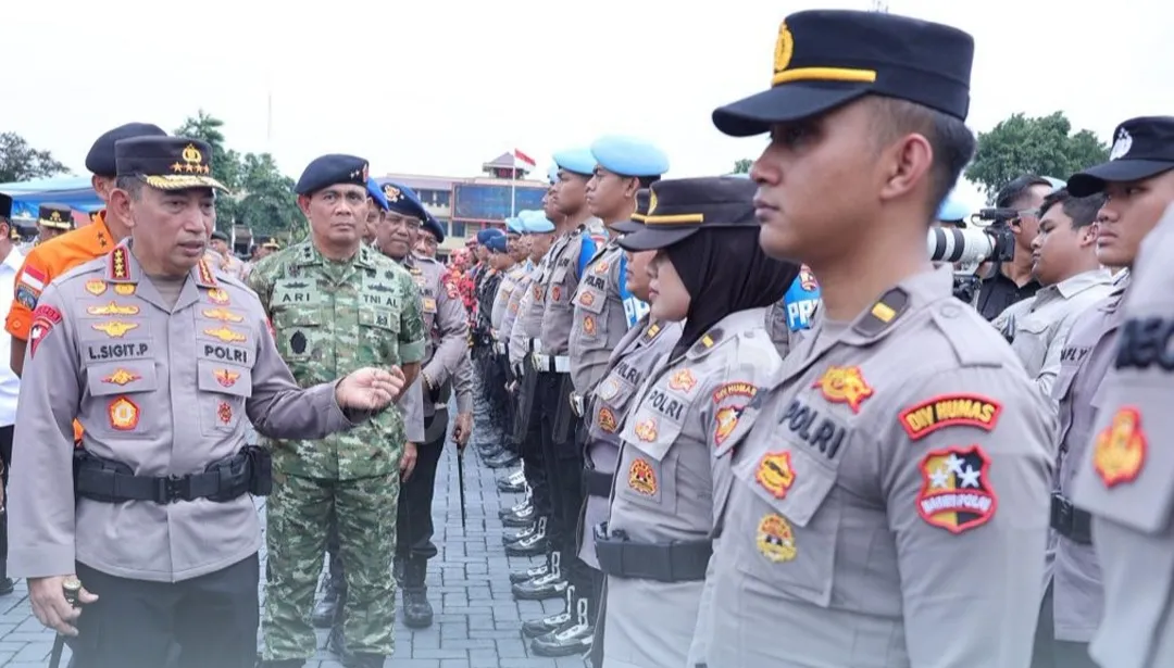 Kapolri Saat Melaksanakan Apel Siaga