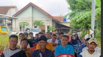Para Petani Saat Menerima Pemaparan