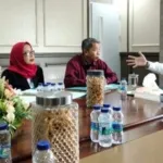 Saat Melakukan Rapat Pembahasan Program