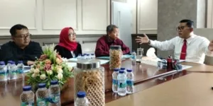 Saat Melakukan Rapat Pembahasan Program
