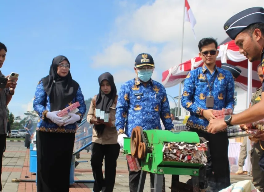 Saat Pemusnahan Rikok Ilegal