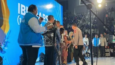 Agn Dan Kapolri Saat Bertemu Keluarga Marsinah