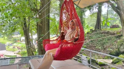 Ajang Selfi Ditengah Pemandangan Wisata Woodland