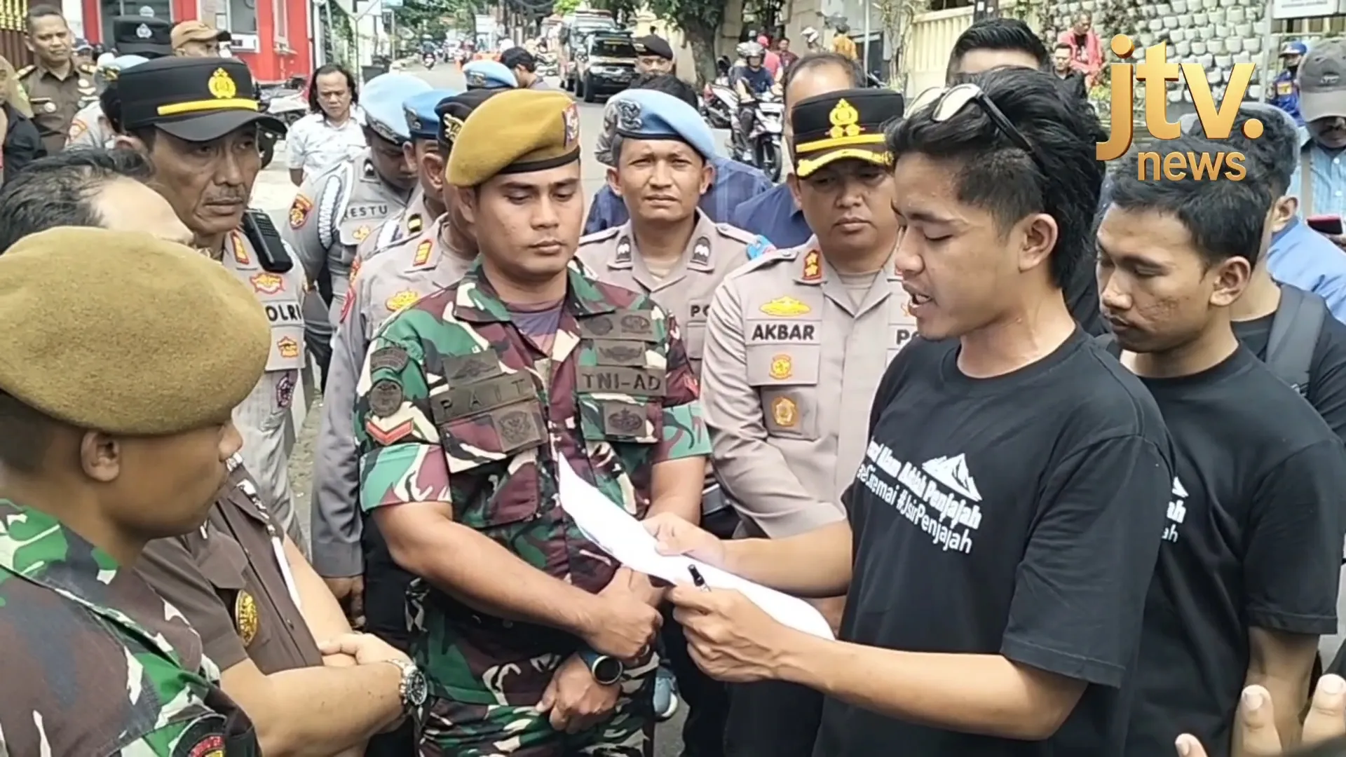Aksi Perak Di Depan Kantor Kejari Kuningan