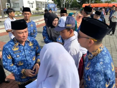 Bupati Kuningan Saat Memberikan Ucapan Selamat
