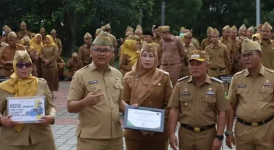 Foto Bersama Usai Penyerahan Alasintan