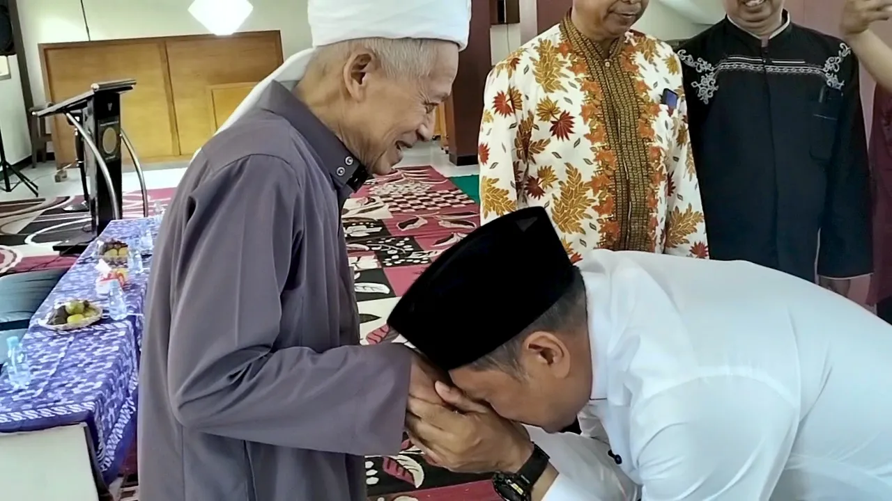 Hra Saat Silaturahmi Dengan Kiai