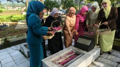 tabur bunga Di TMP Haur Duni