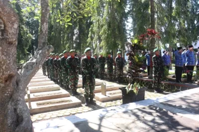 Saat Memberikan Penghormatan Di Tmp Haur Duni