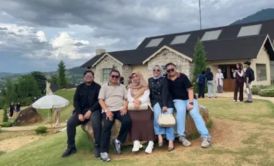 Bersama Keluarga Surya Spd.mm