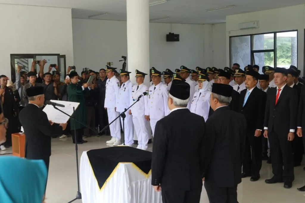 Bupati Sat Membacakan Sumpah Jabatan