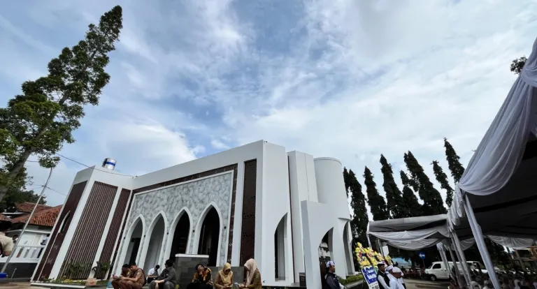 Mesjid Ar Rahmat Pemda. Kuningan
