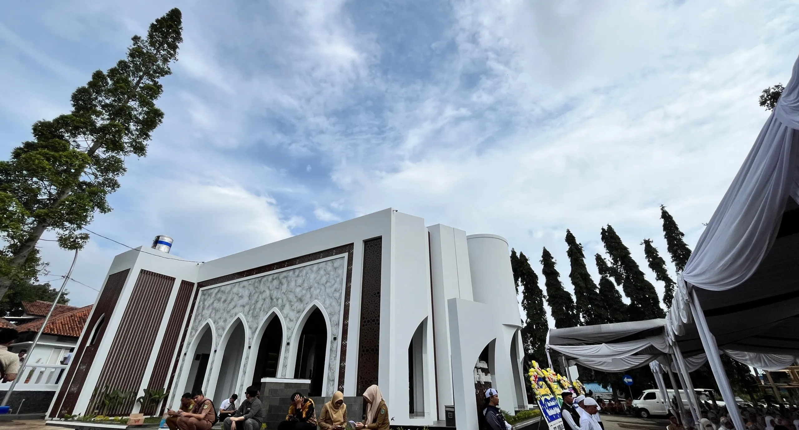 Mesjid Ar Rahmat Pemda. Kuningan