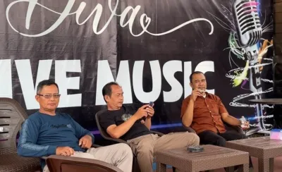 Santai Menikmati Musik Karepke