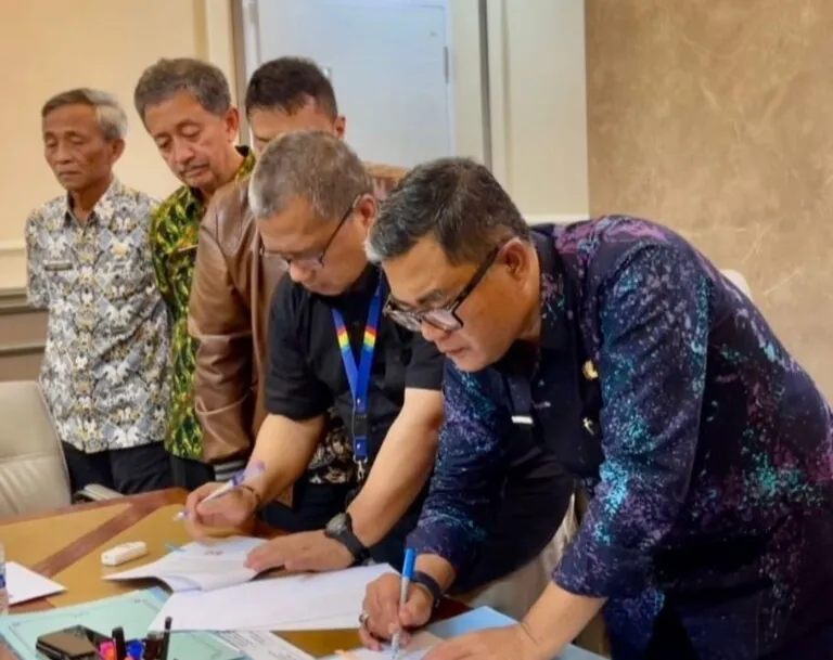 Sekda Bersama Dirut Bank Kuningan