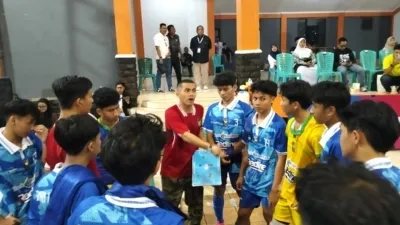 Adom Saat Memberikan Arahan Tim Smansa